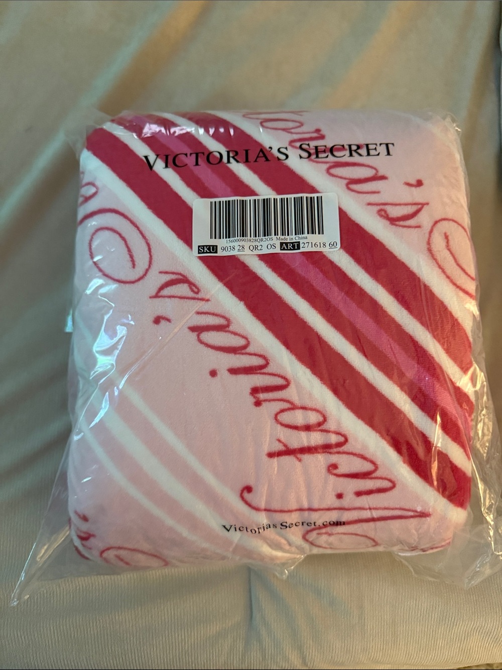 Victoria's Secret Pink & Fuchsia Script Plush Throw